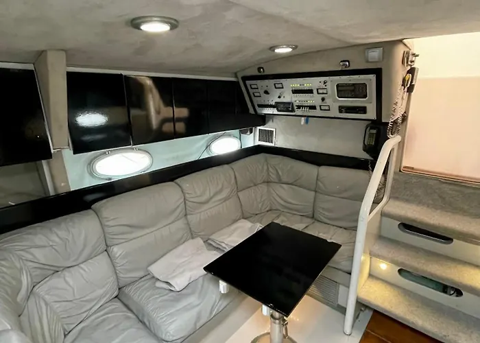 Une Nuit Atypique Sur Un Bateau Linge Et Menage Inclus - Boat Paradise La Rochelle